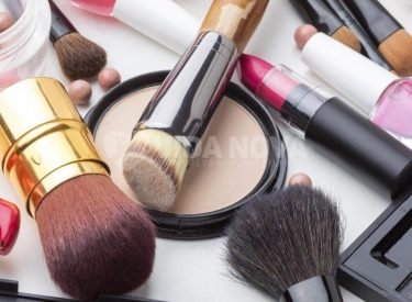 colecao-close-up-de-produtos-de-maquiagem-e-beleza-q718ddbfe823p2x2ma0pv3kl1v6omytjkhnmk0c1jk